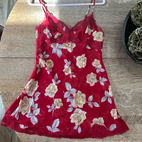 Victoria’s Secret Floral Lace Red négligée Slip lingerie Chemise Medium - Picture 3 of 16